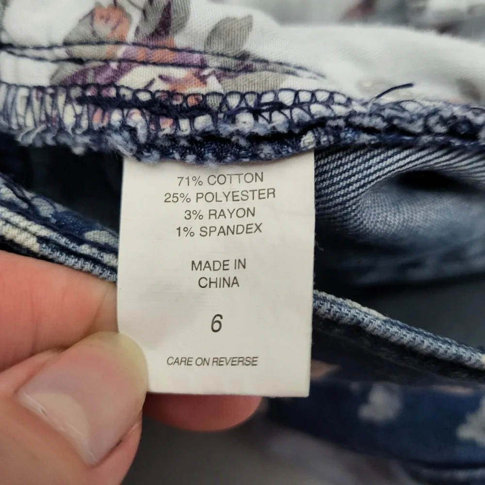 New‎ York & Company Womens Blue Floral Denim Cuffed Shorts Sz 6 Mid Rise Stretch